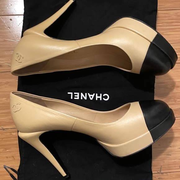 Chanel heels - Picture 1 of 7
